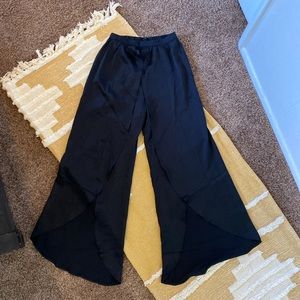 Lush black woven pants